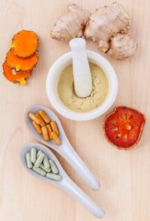 Op deze afbeelding staan supplementen gemaakt van natuurlijke stoffen.
