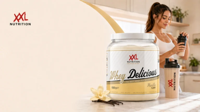 afbeelding van XXL Nutrition Whey Delicious Vanilla met shaker in een moderne keuken voor een review over smaak en voedingswaarden